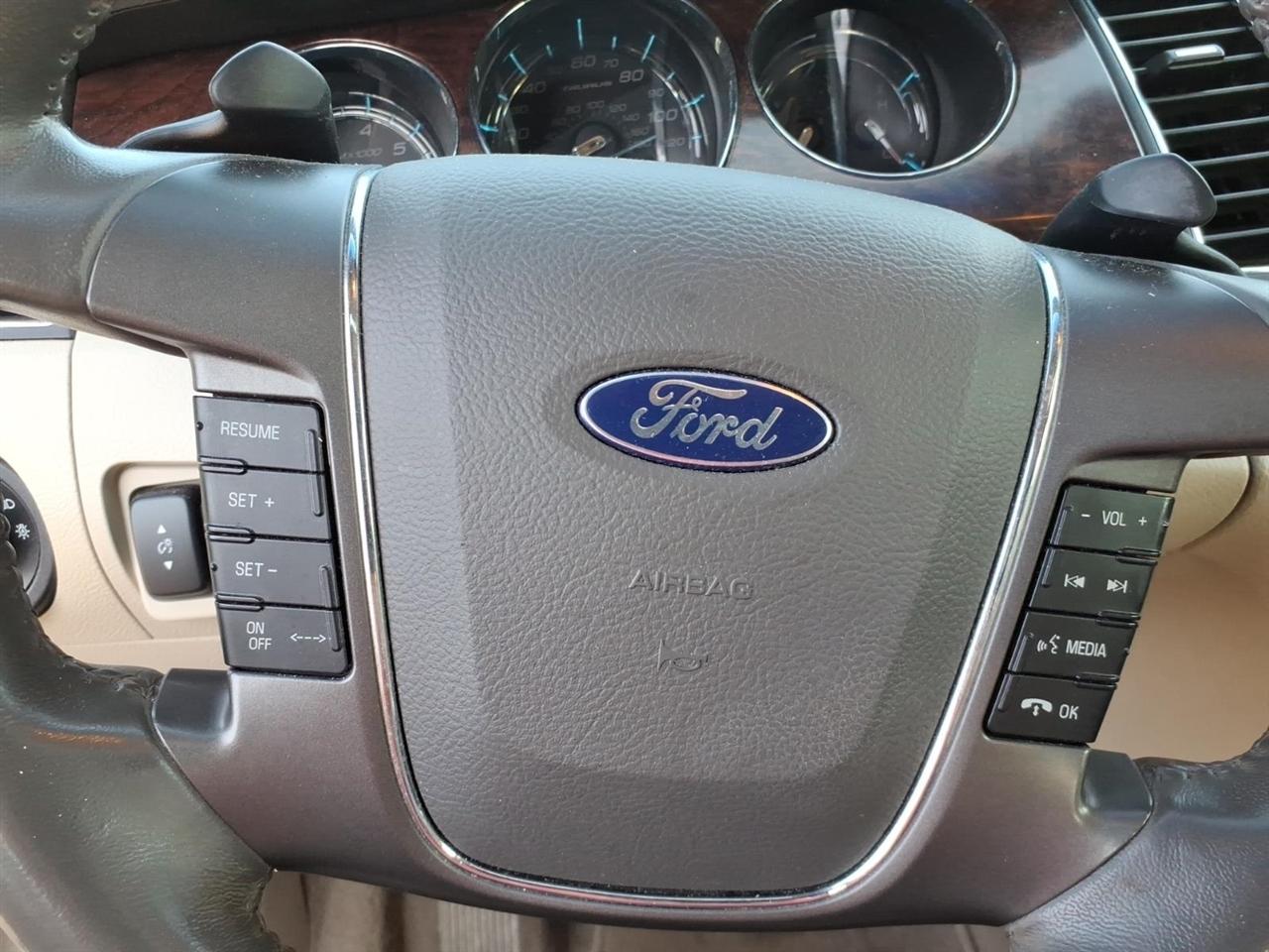 Ford Taurus  2010