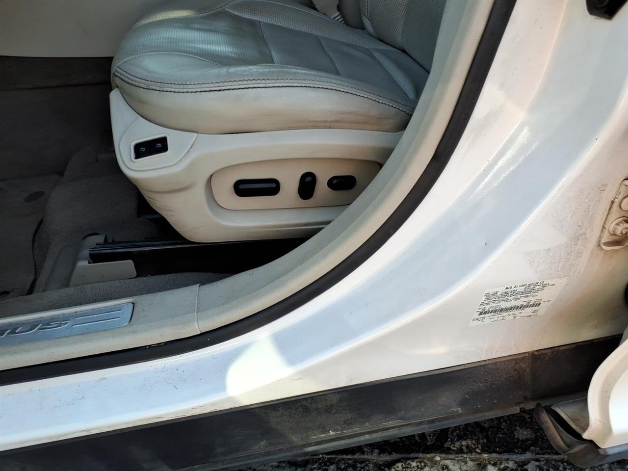 Ford Taurus  2010