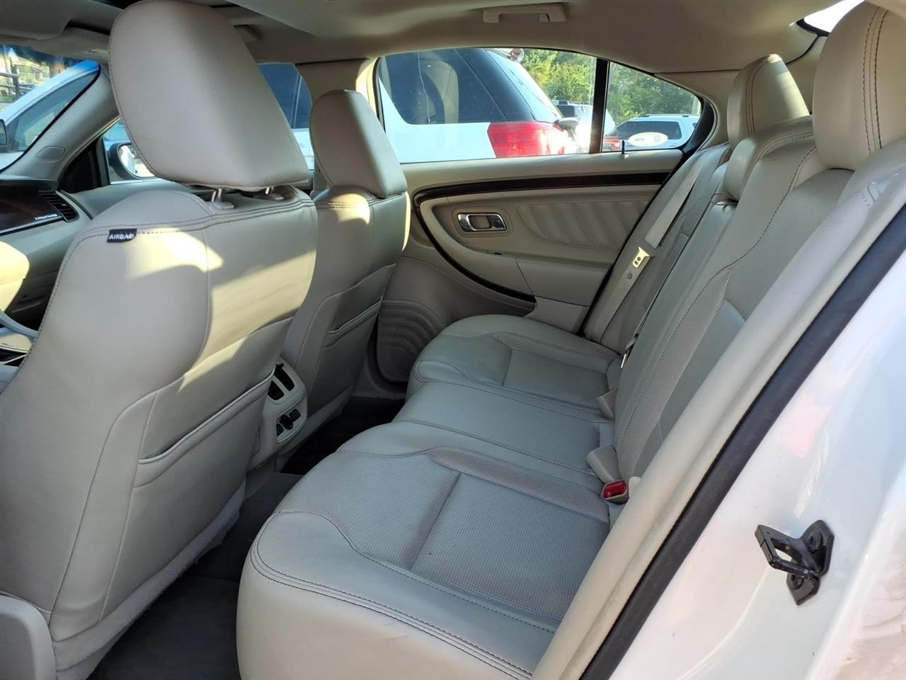Ford Taurus  2010