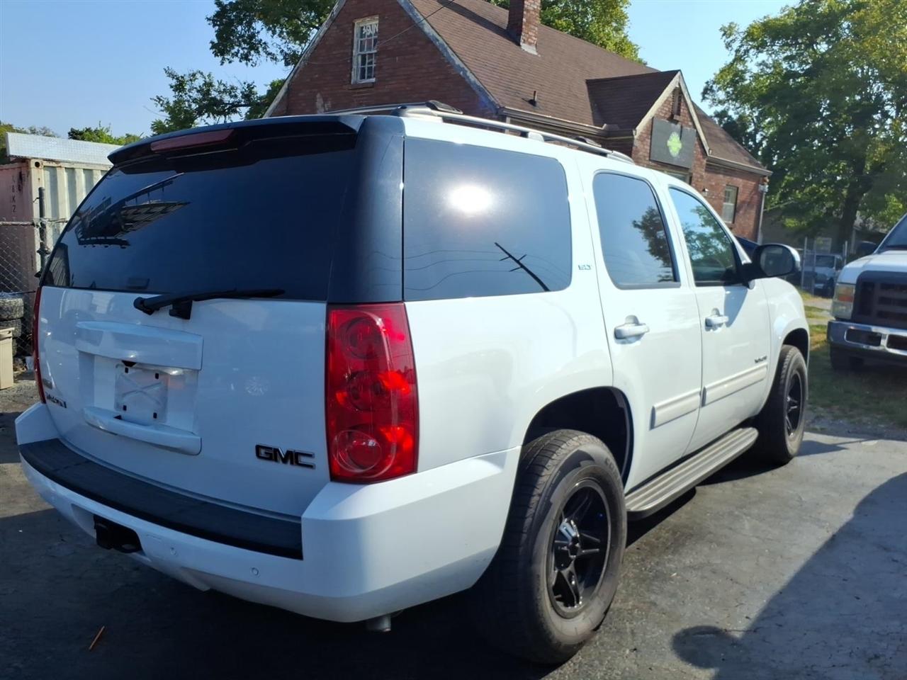 GMC Yukon  2011