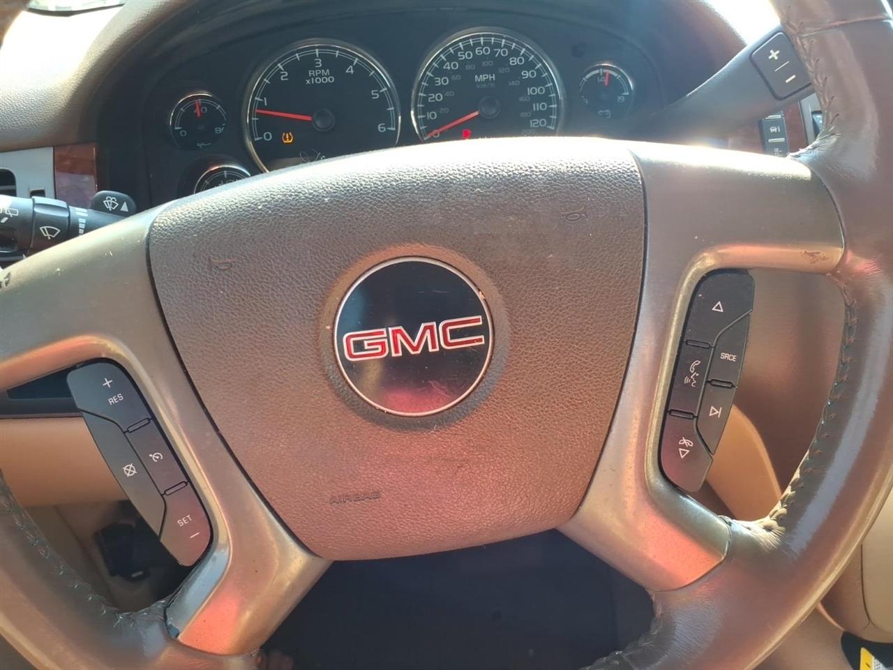 GMC Yukon  2011
