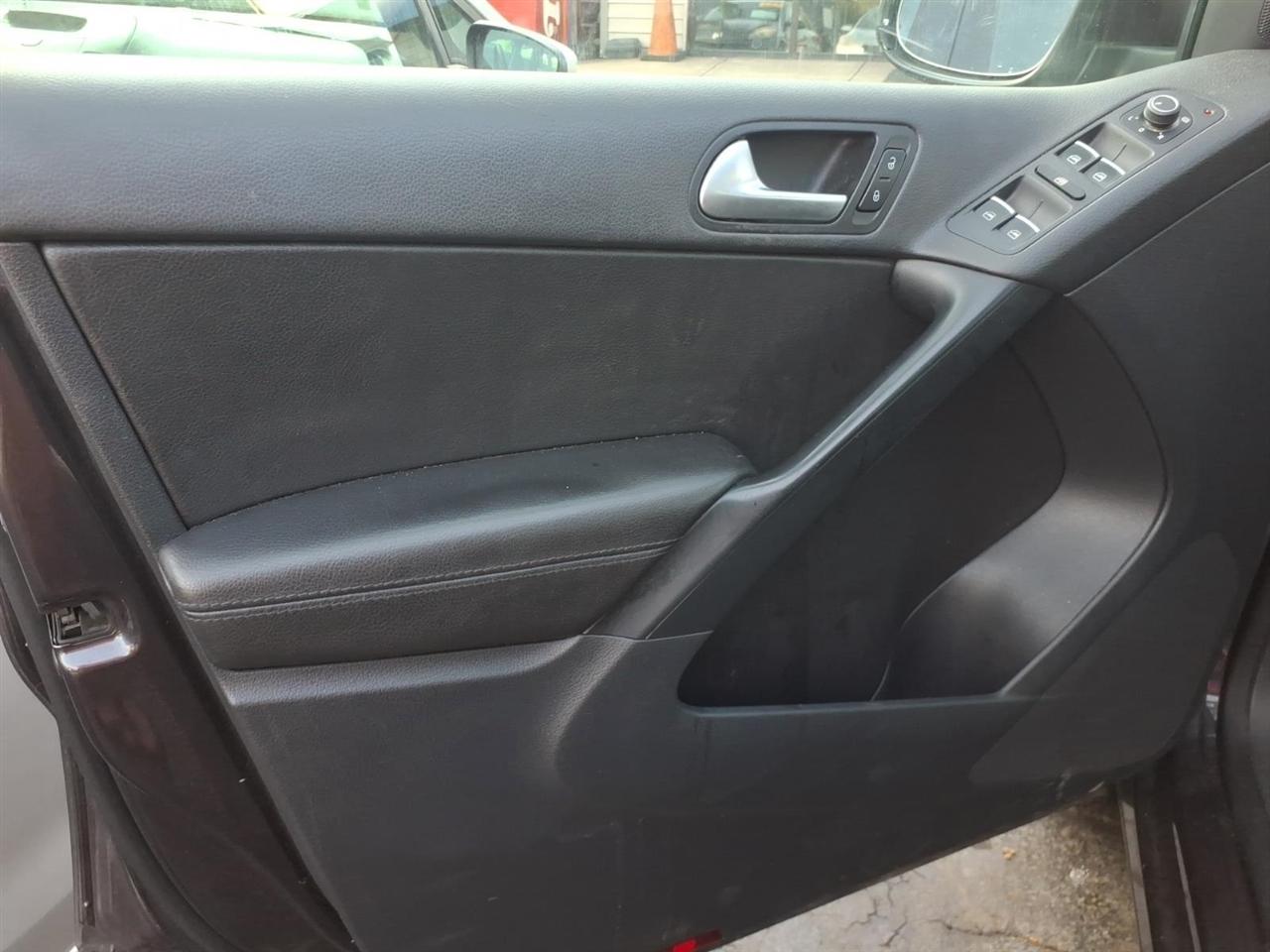 Volkswagen Tiguan  2016