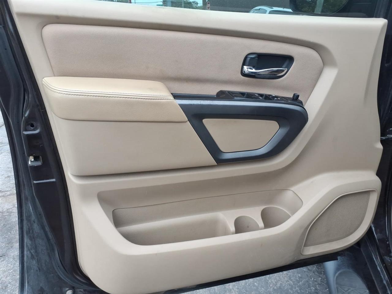 Nissan Titan  2015