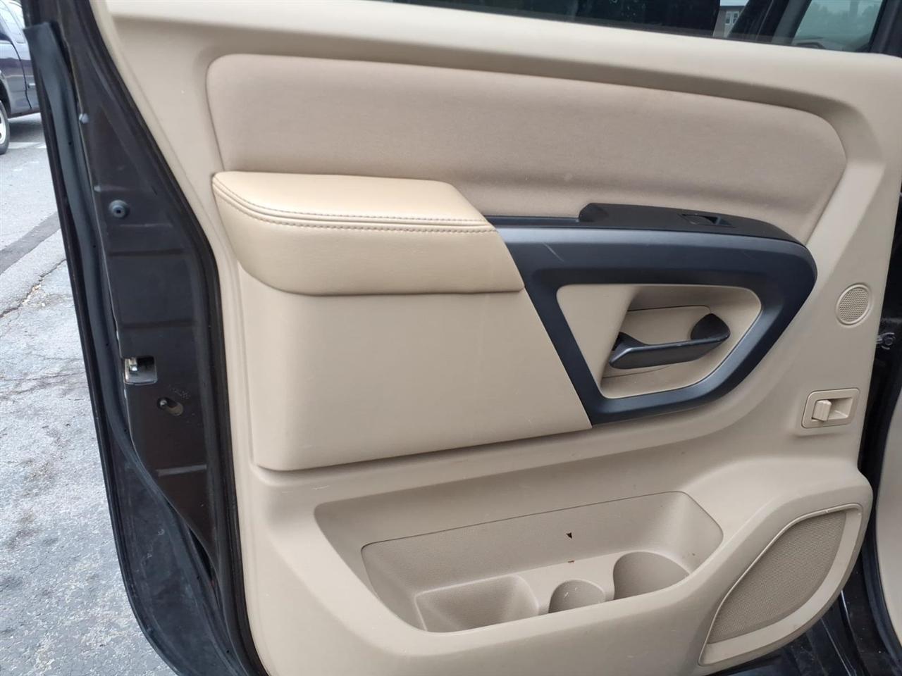 Nissan Titan  2015