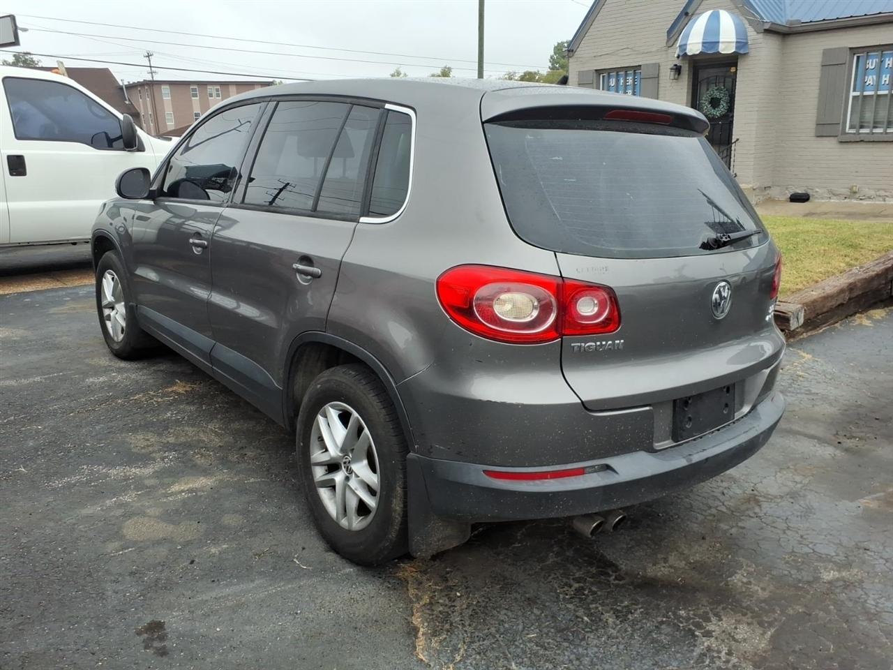 Volkswagen Tiguan  2011
