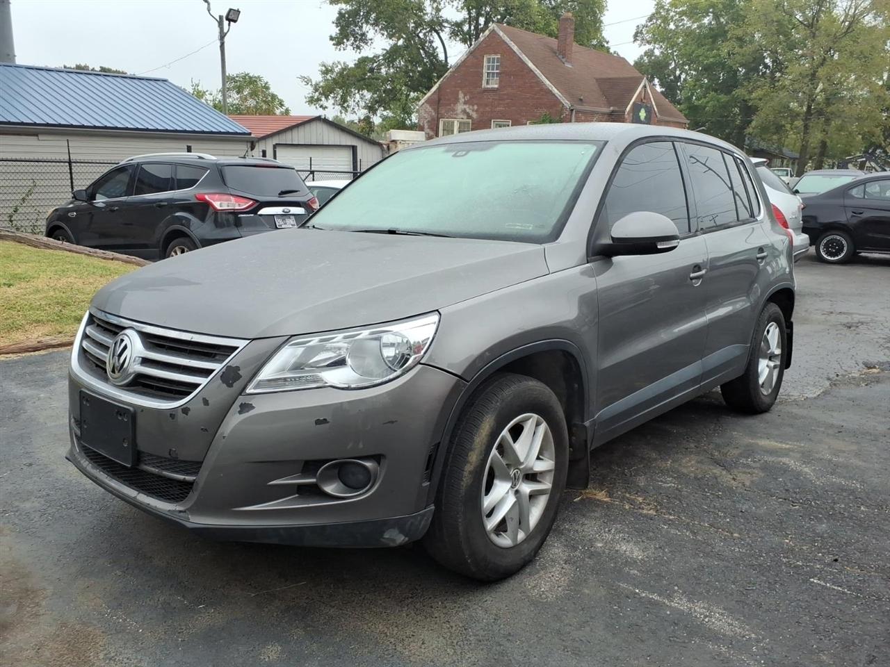 Volkswagen Tiguan  2011