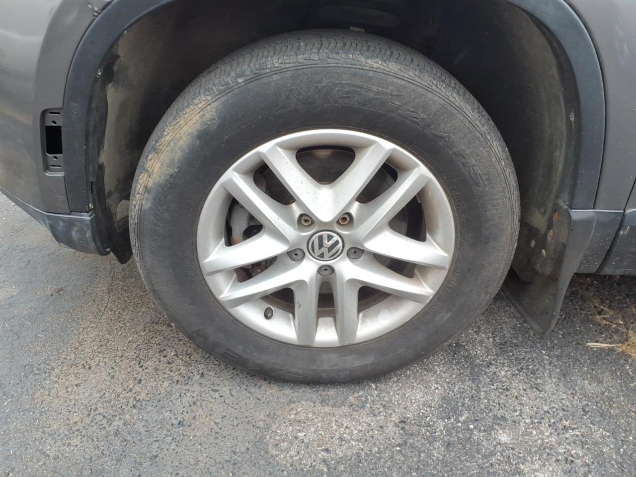Volkswagen Tiguan  2011