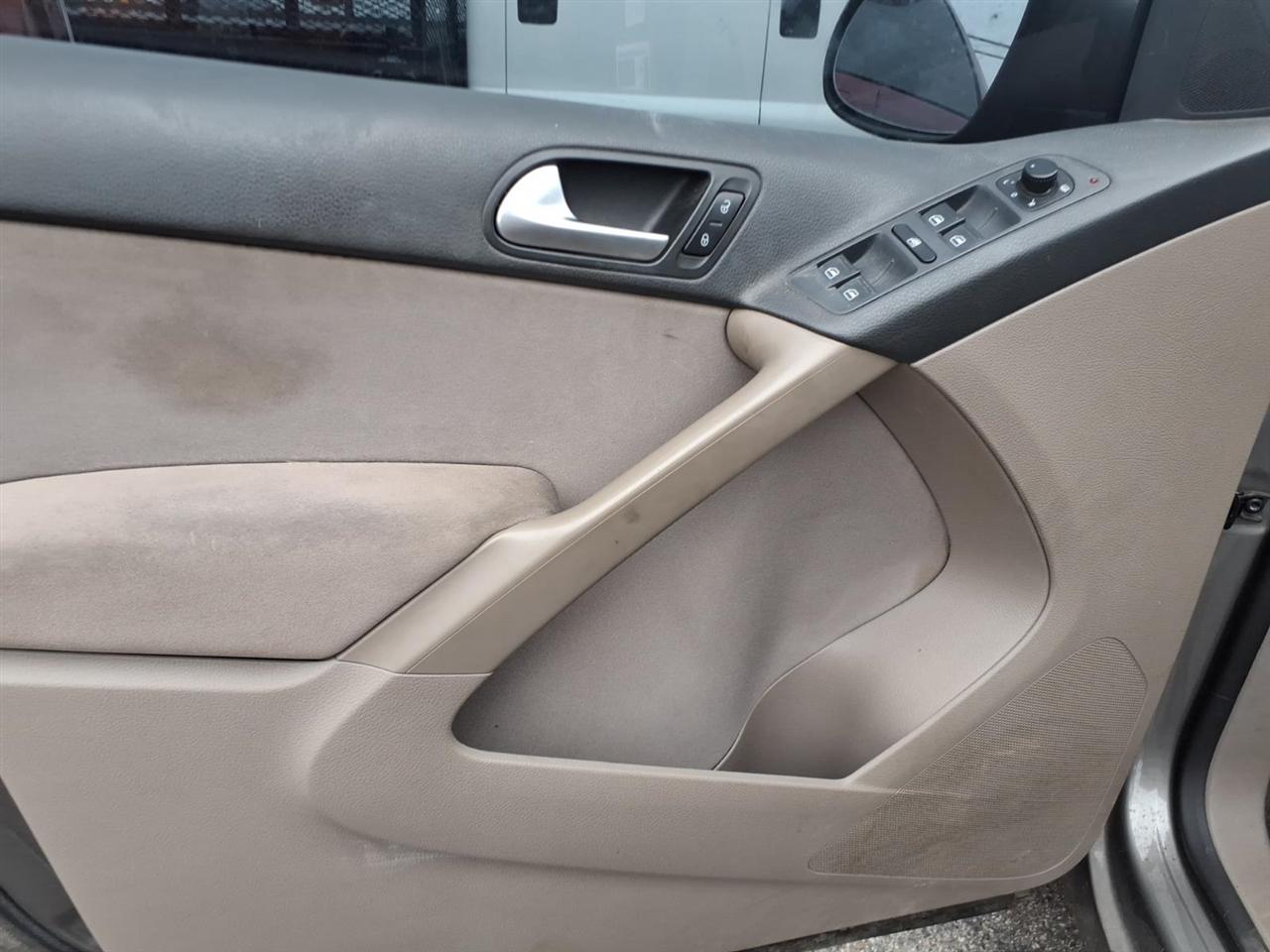 Volkswagen Tiguan  2011