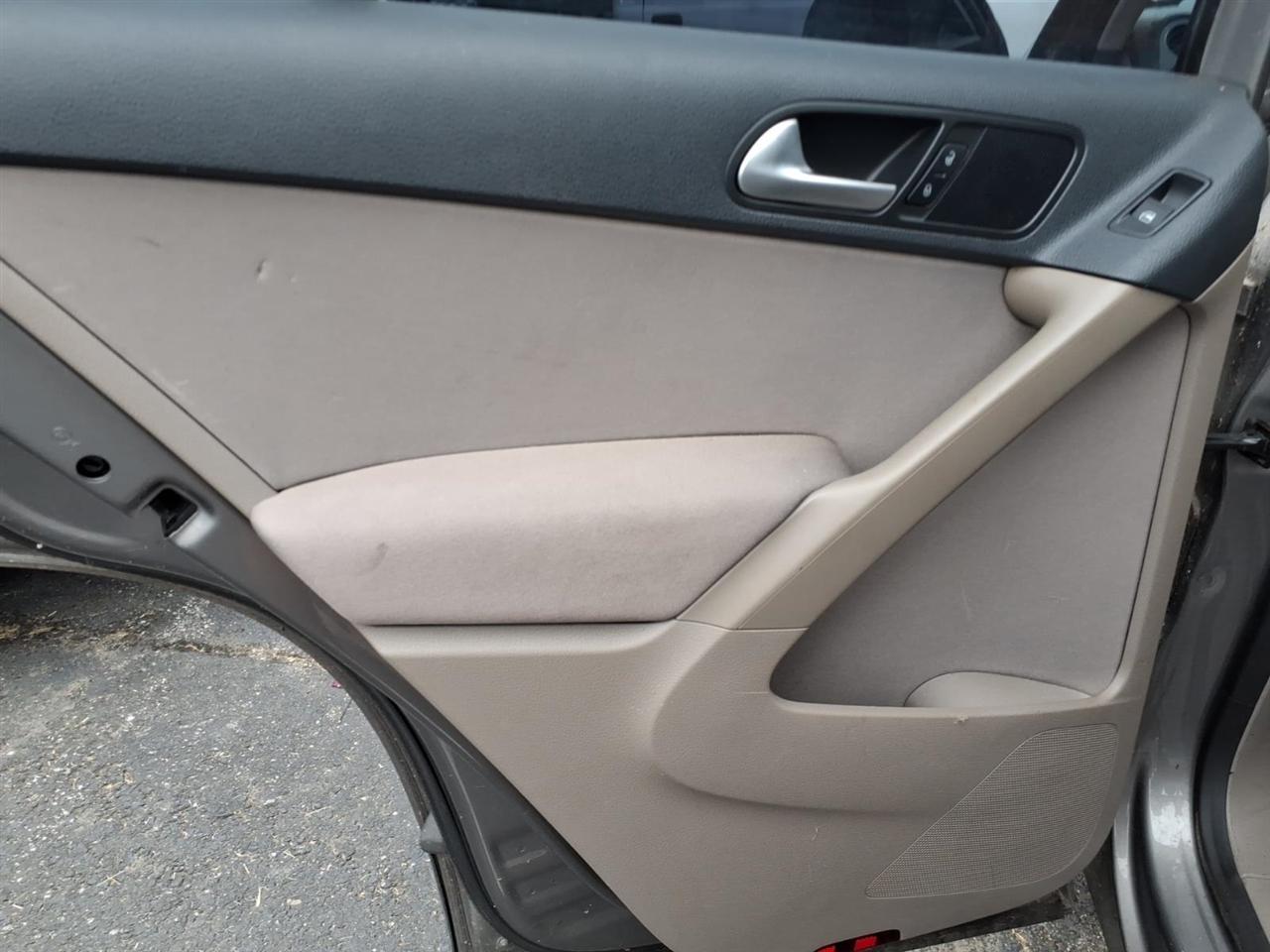 Volkswagen Tiguan  2011