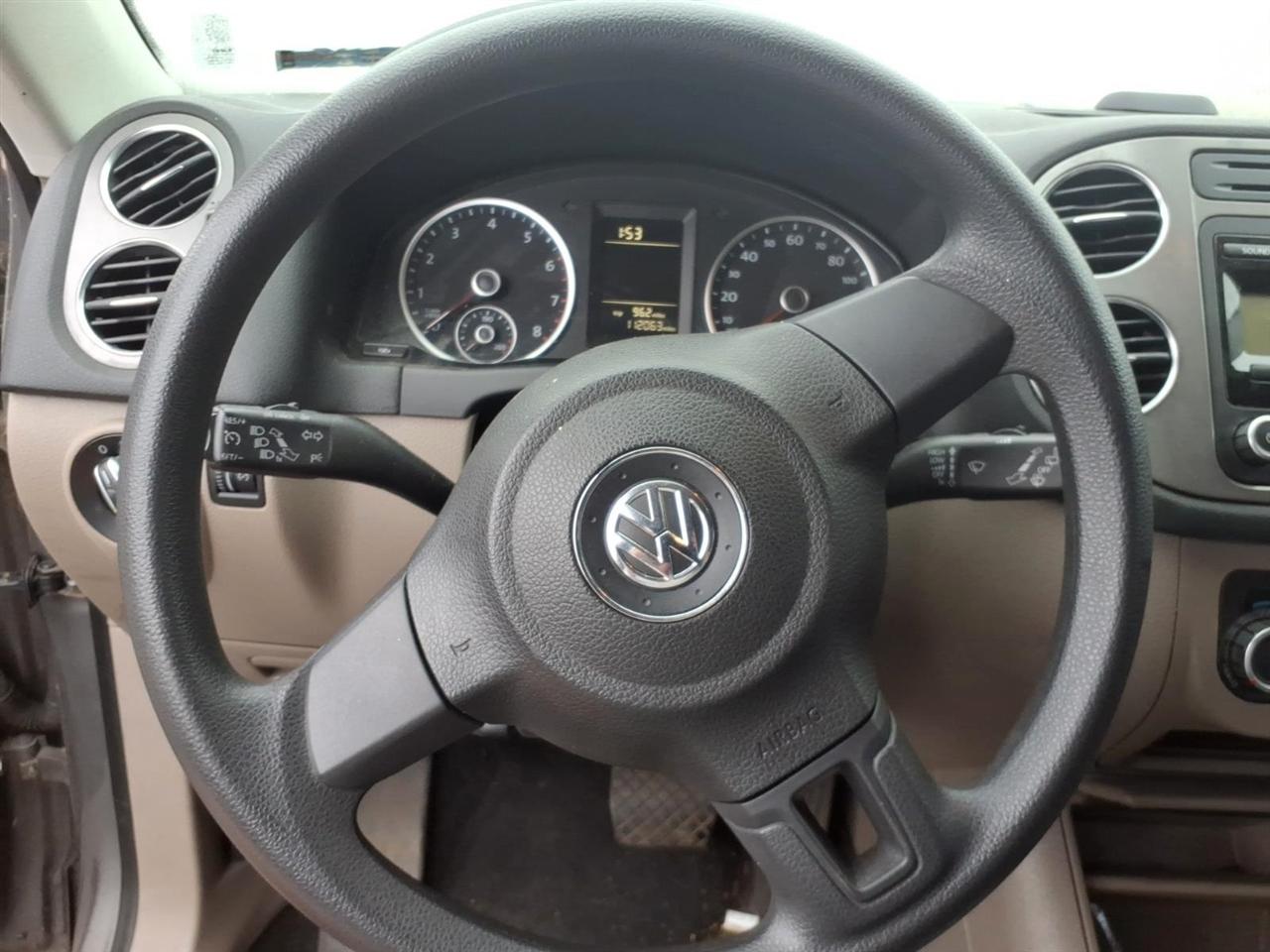 Volkswagen Tiguan  2011
