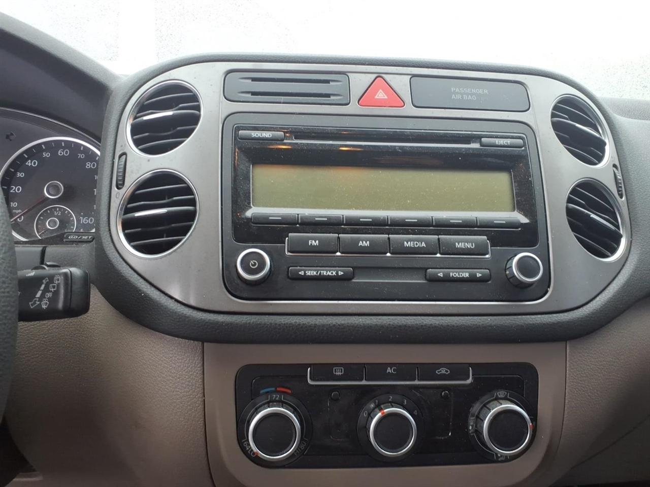 Volkswagen Tiguan  2011