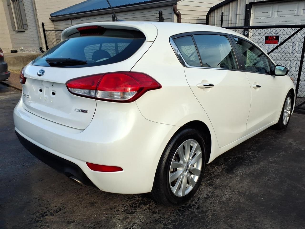 Kia Forte 5-Door  2015