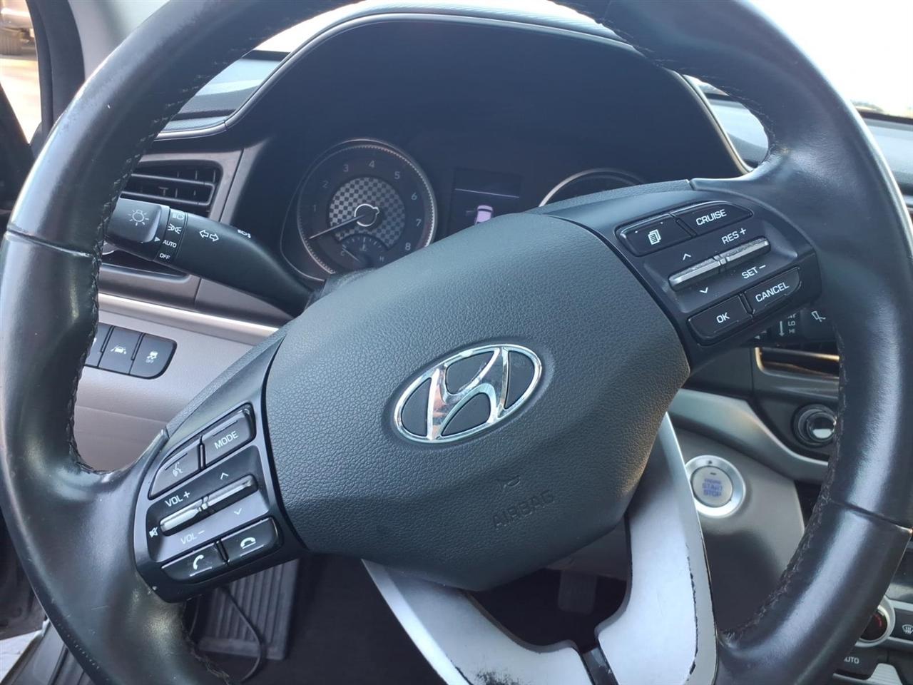 Hyundai Elantra  2019