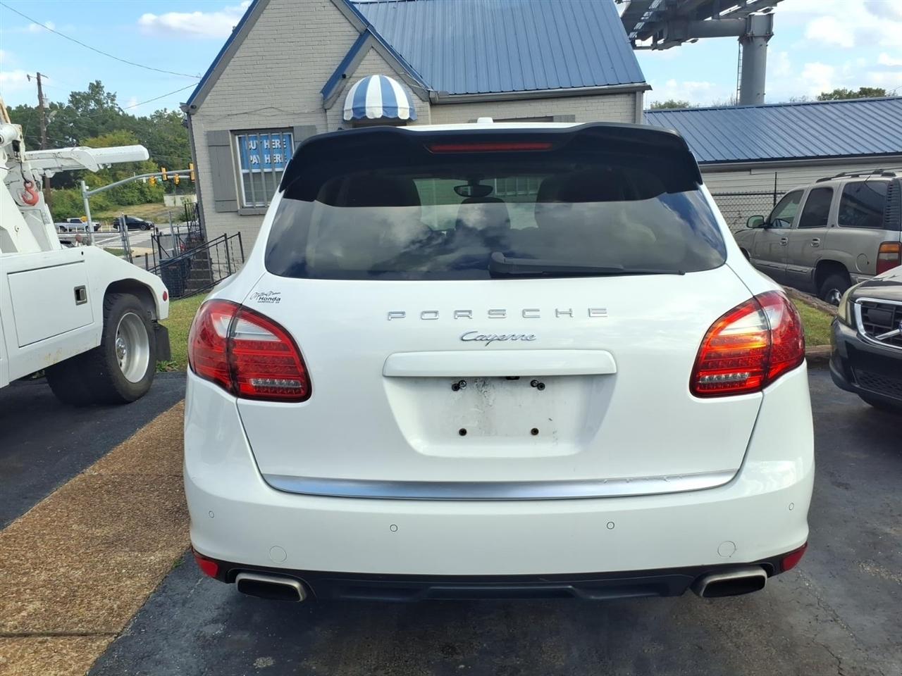 Porsche Cayenne  2012