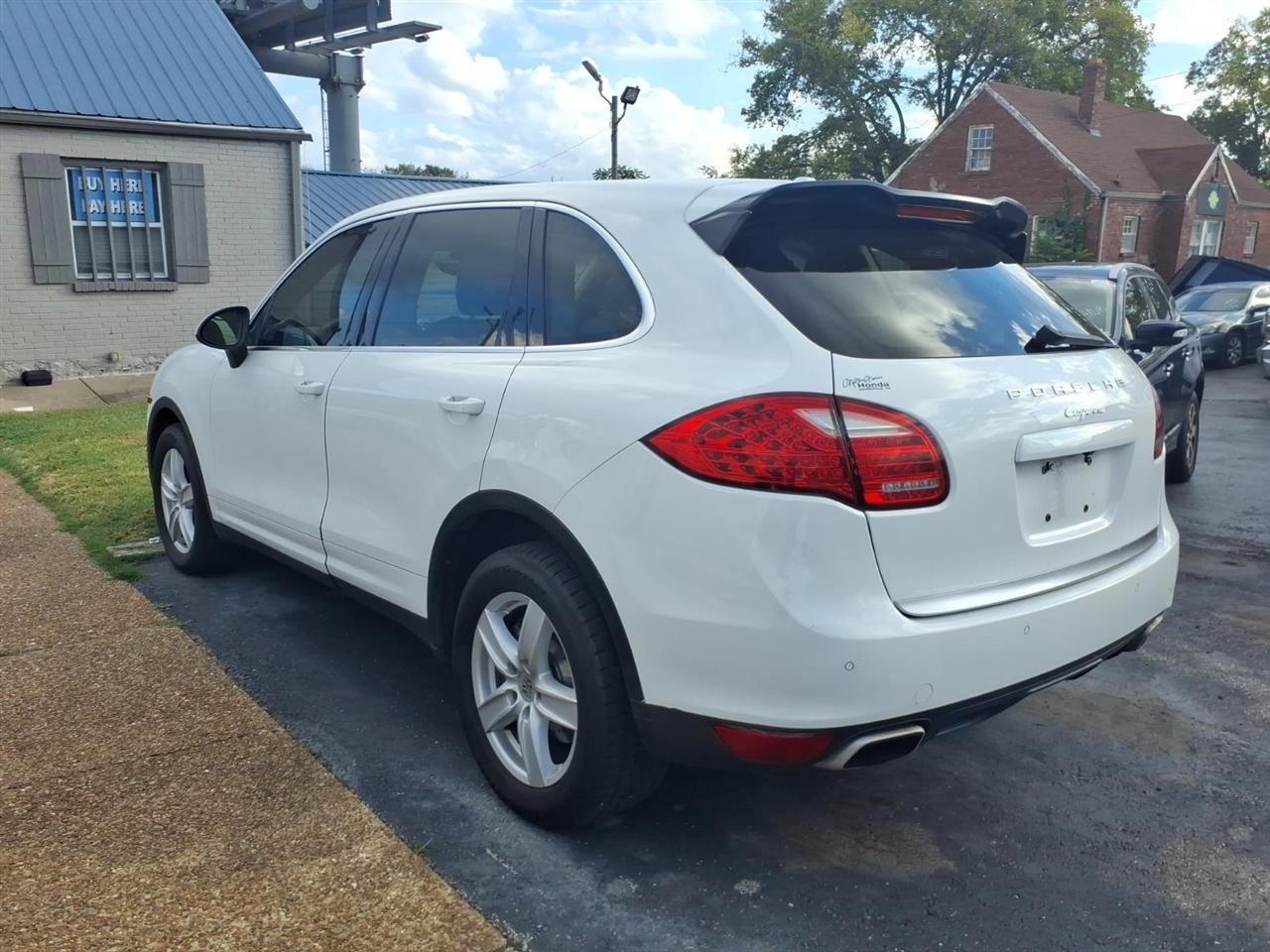 Porsche Cayenne  2012