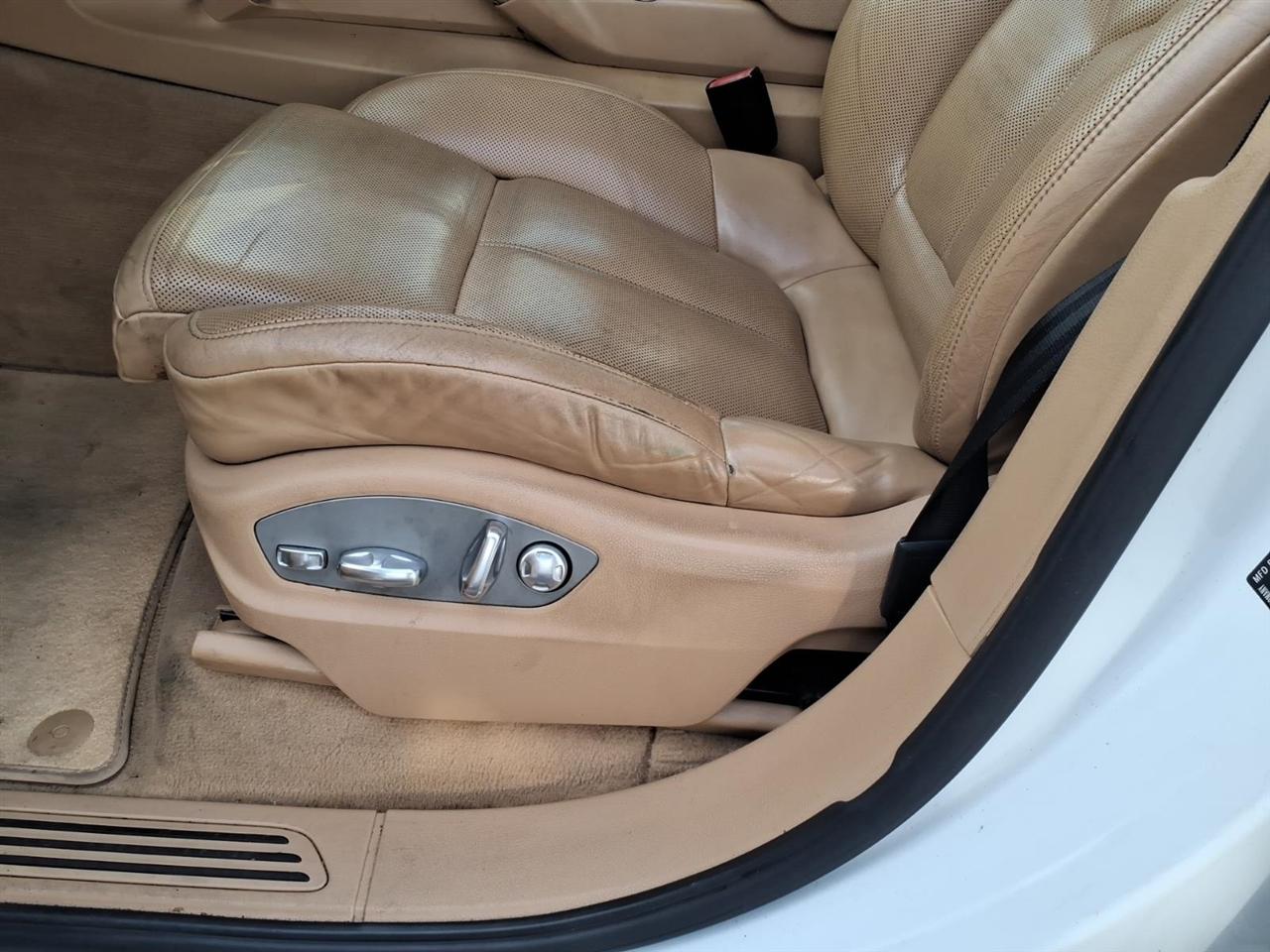 Porsche Cayenne  2012