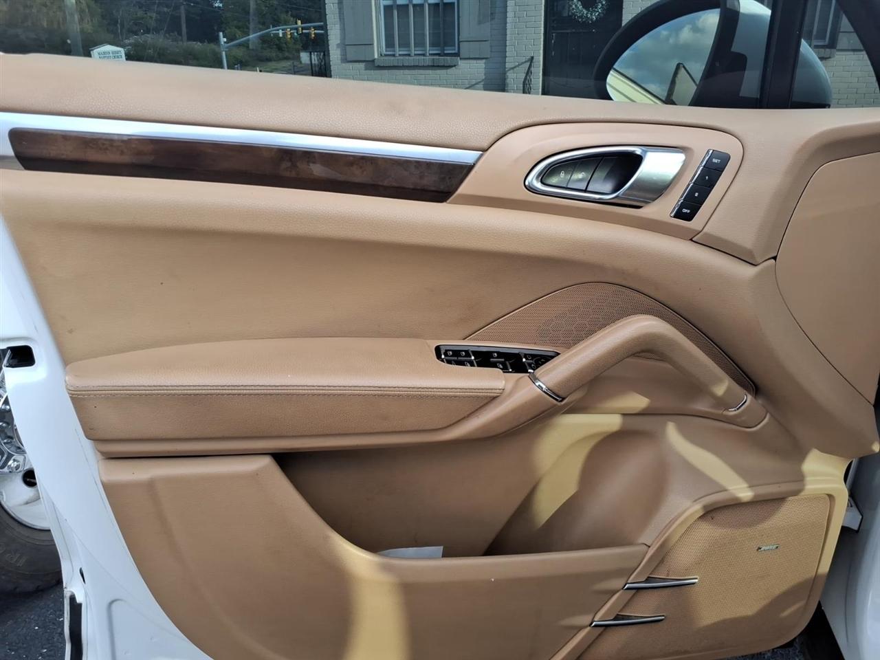 Porsche Cayenne  2012