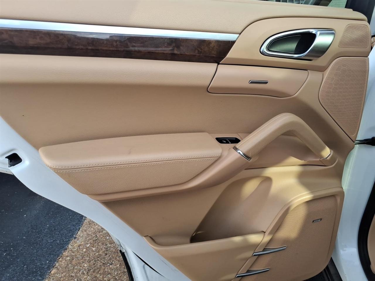 Porsche Cayenne  2012