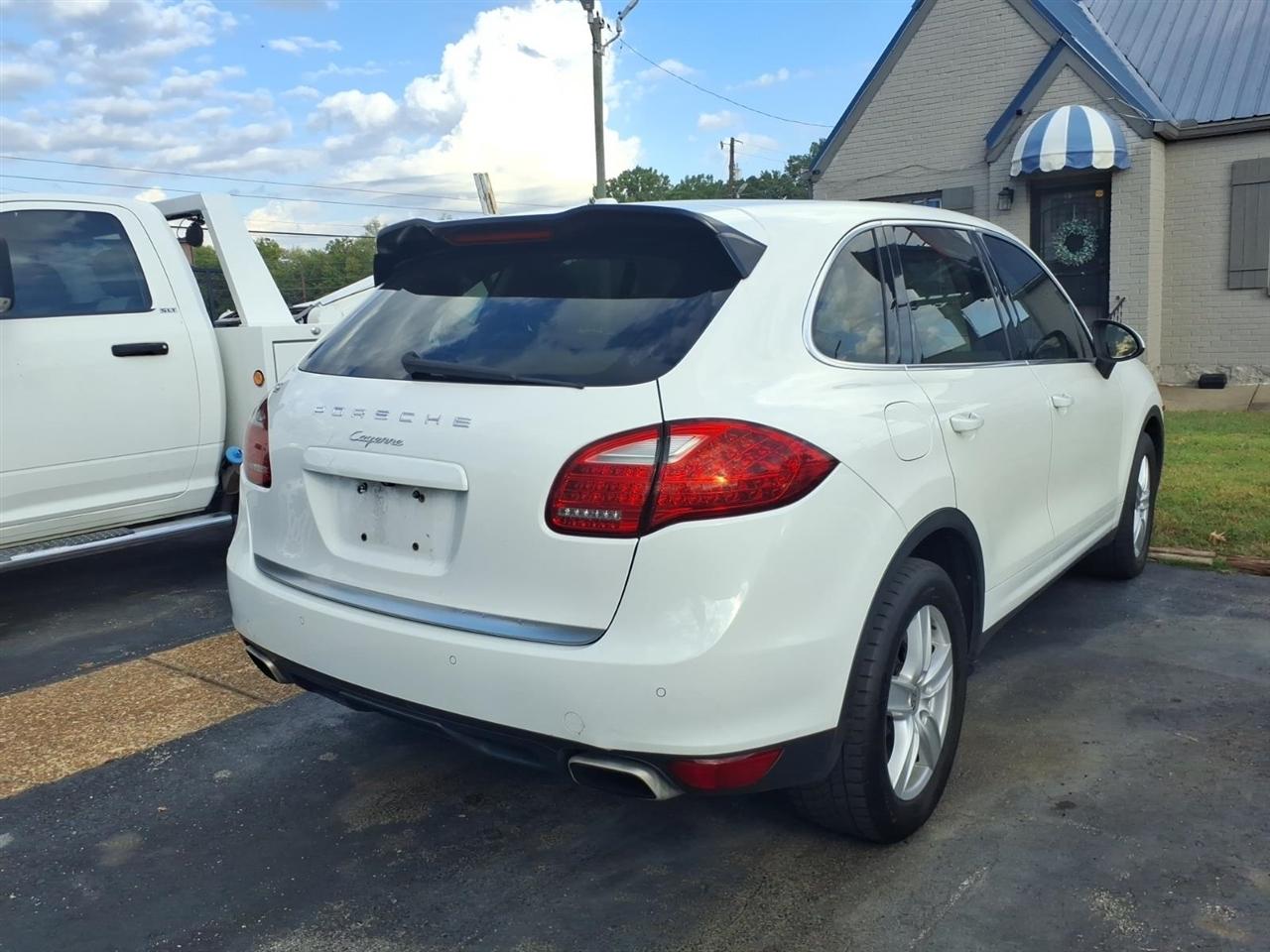 Porsche Cayenne  2012