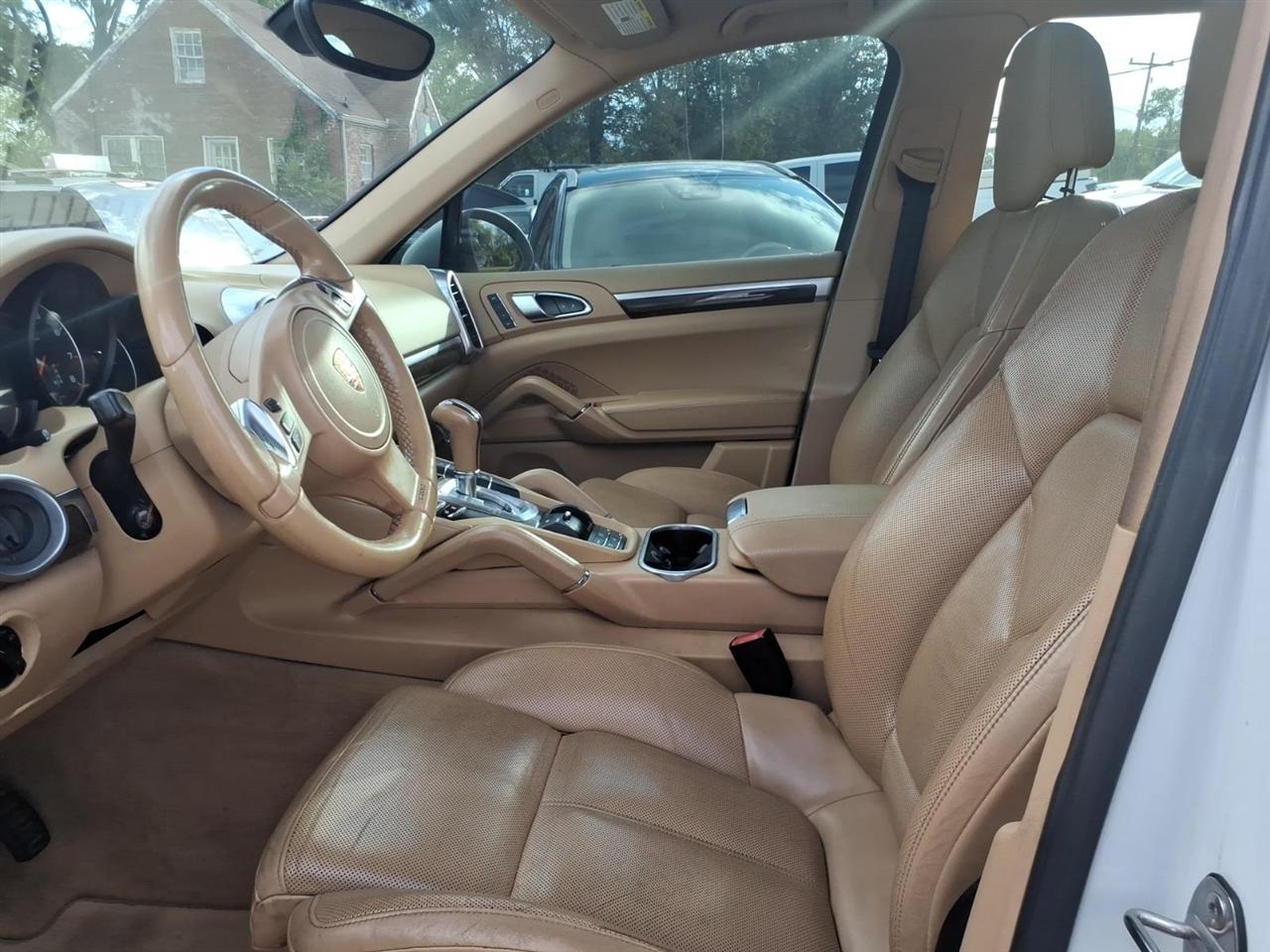 Porsche Cayenne  2012