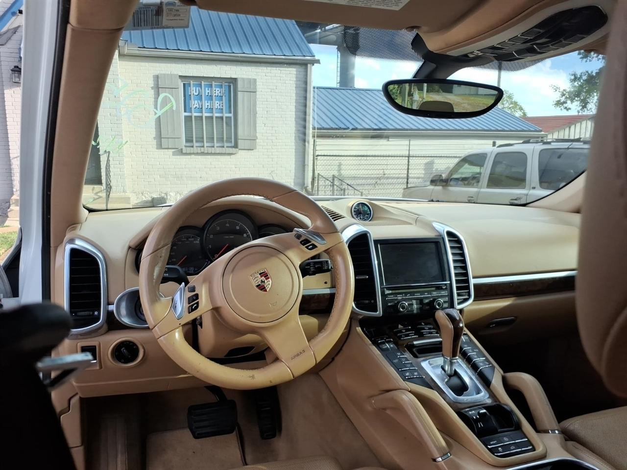 Porsche Cayenne  2012
