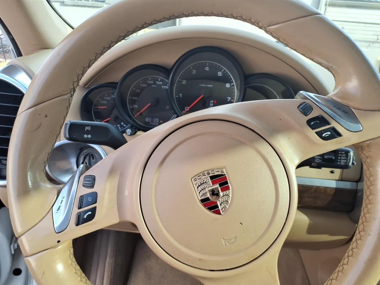 Porsche Cayenne  2012
