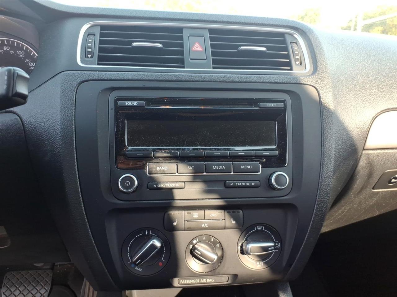 Volkswagen Jetta Sedan  2014