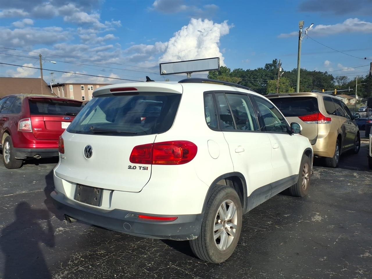 Volkswagen Tiguan  2015