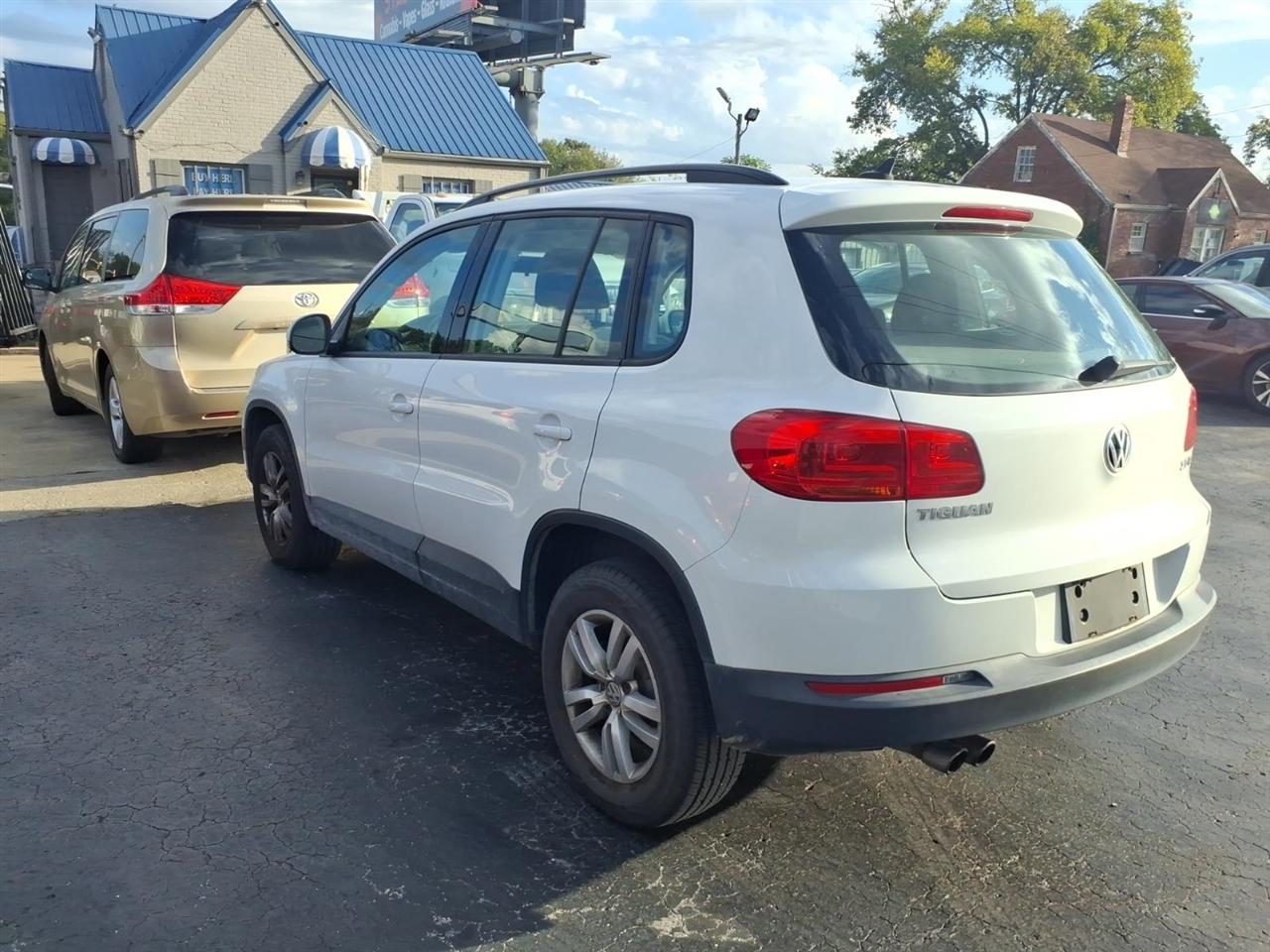 Volkswagen Tiguan  2015