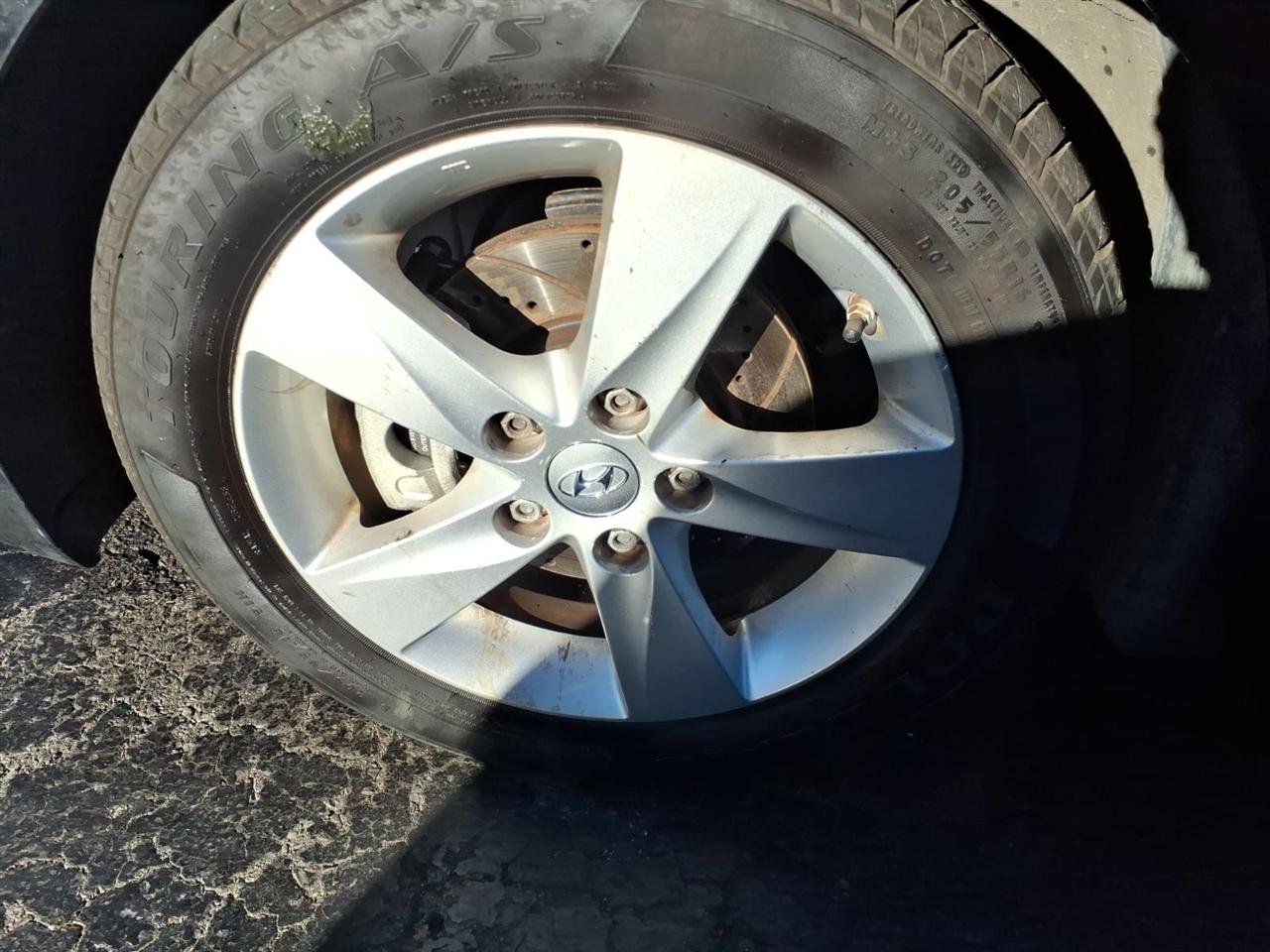 Hyundai Elantra  2013