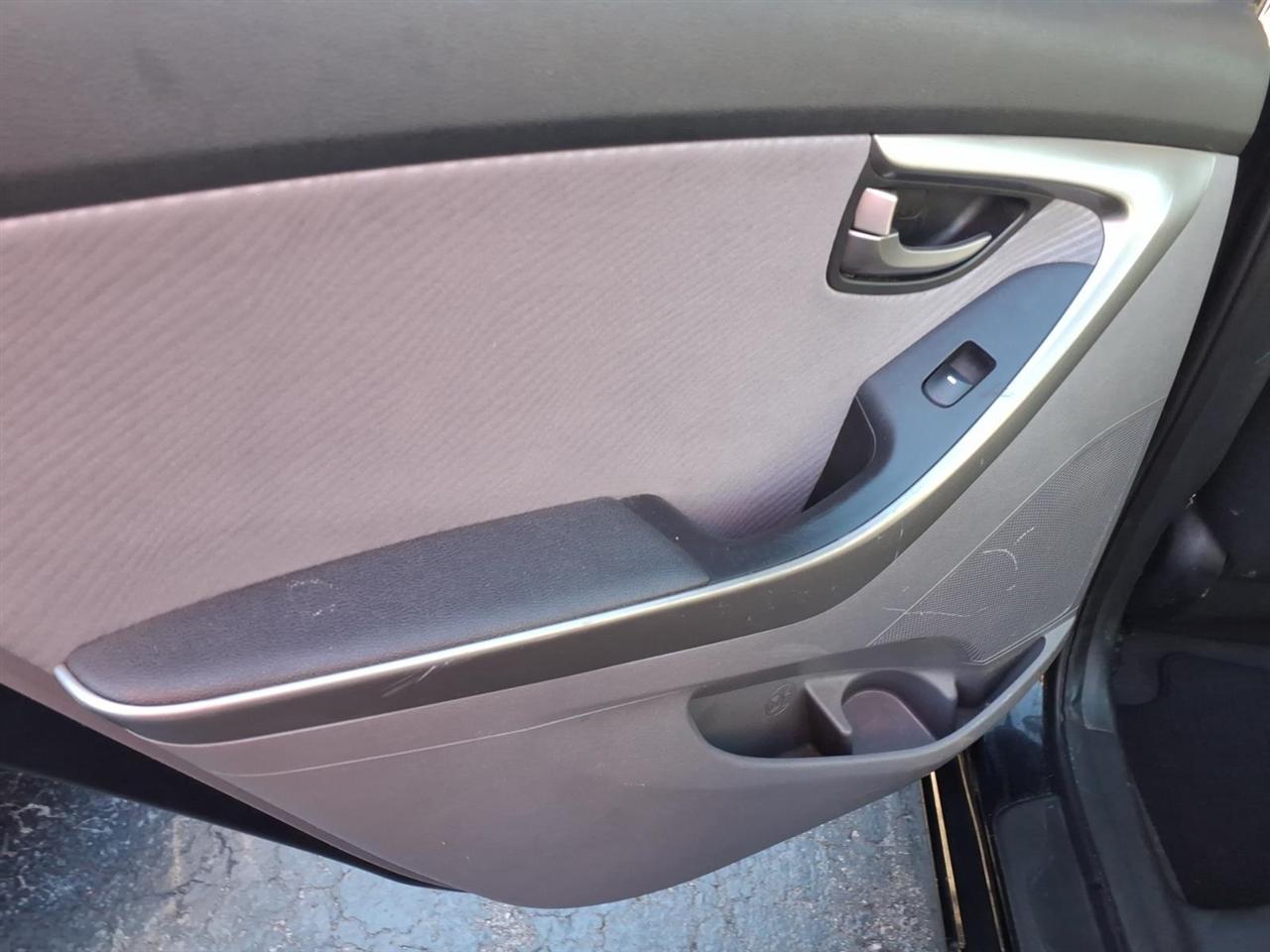 Hyundai Elantra  2013