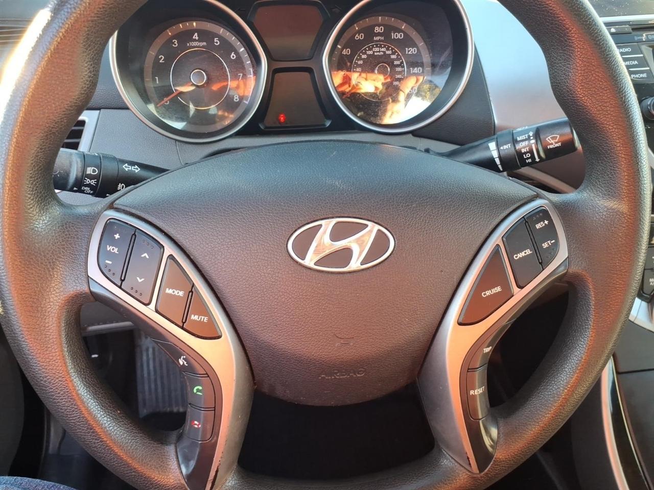 Hyundai Elantra  2013