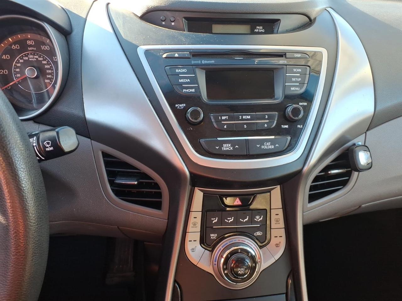 Hyundai Elantra  2013