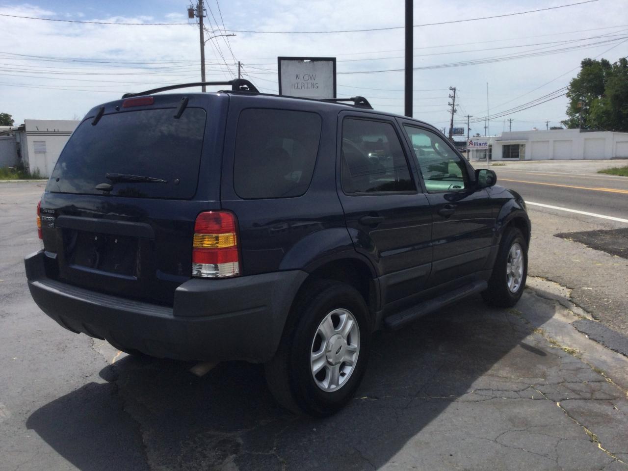 Ford Escape  2004