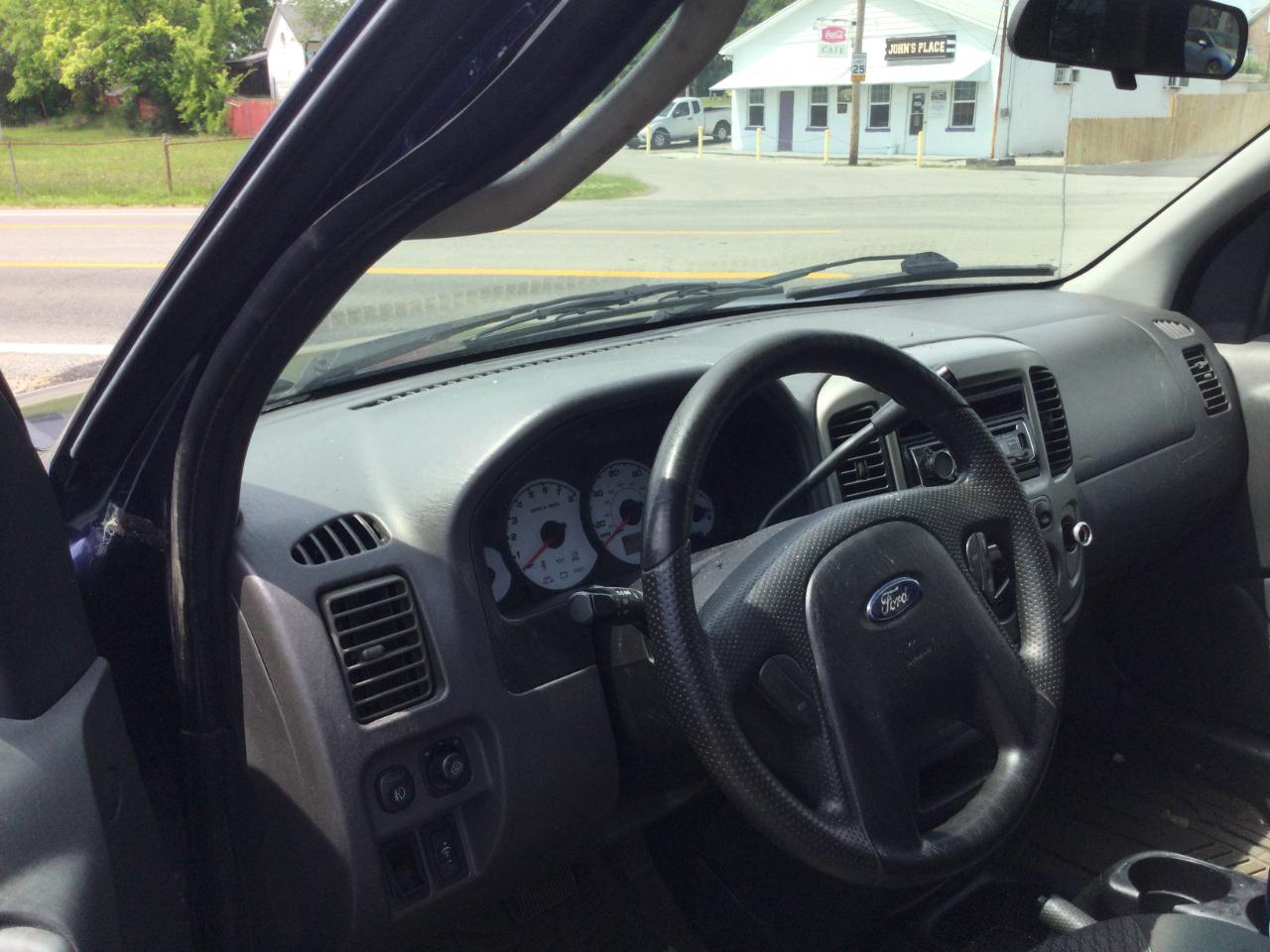 Ford Escape  2004