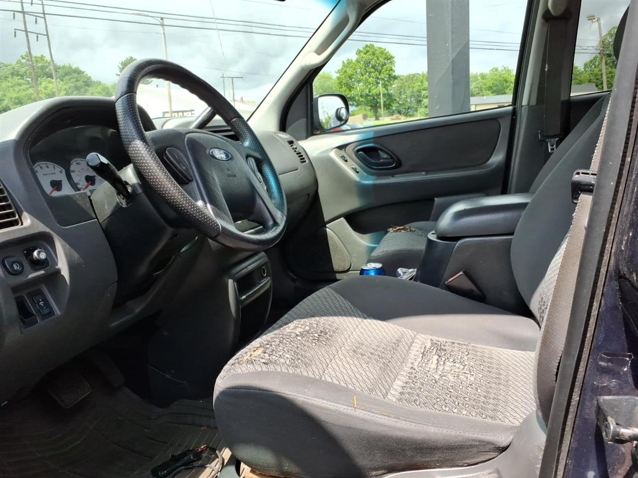 Ford Escape  2004