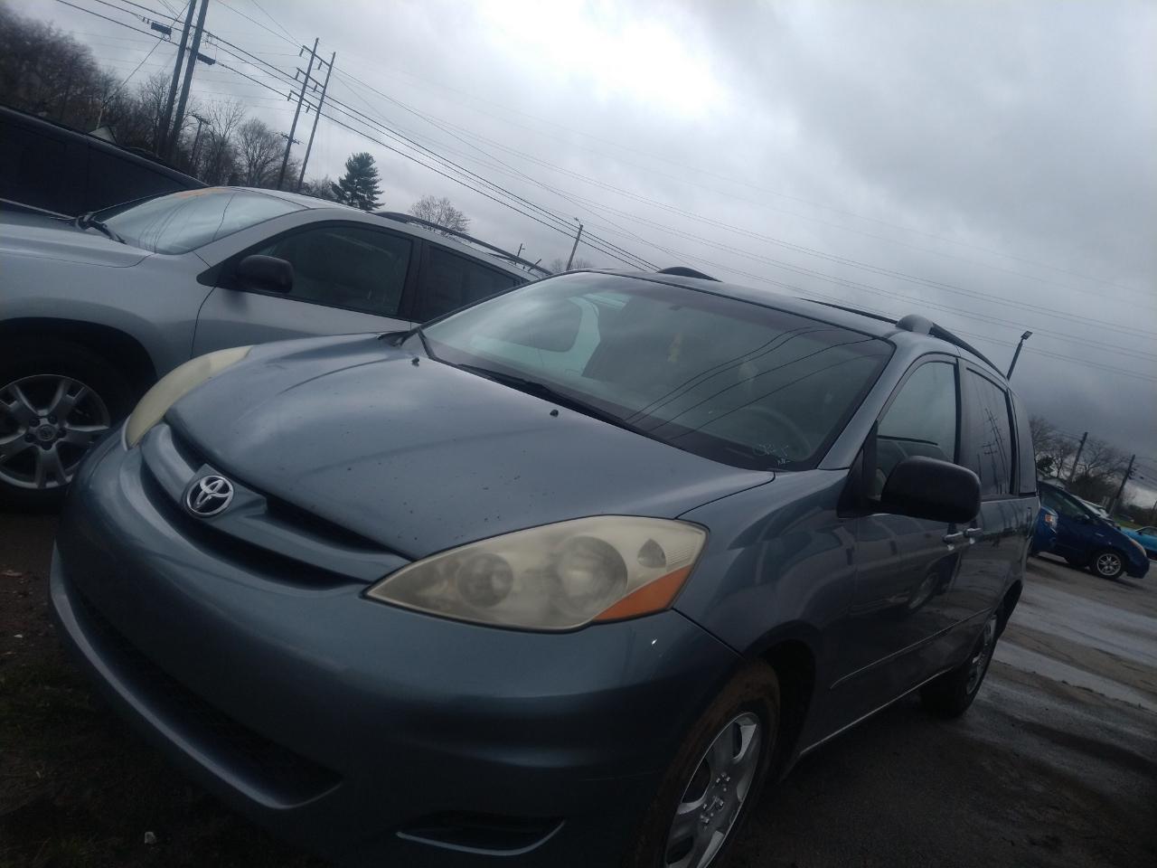 2010 Toyota Sienna 5dr 7-Pass Van CE FWD (Natl)