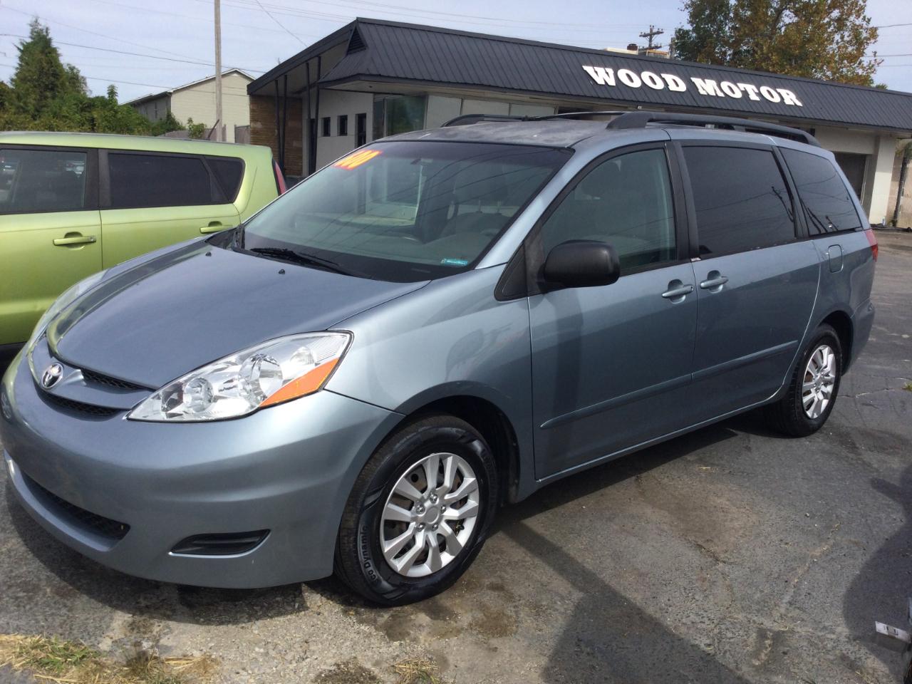 Toyota Sienna 5dr 7-Pass Van CE FWD (Natl) 2010