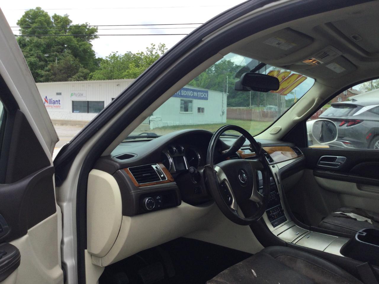 Cadillac Escalade  2012