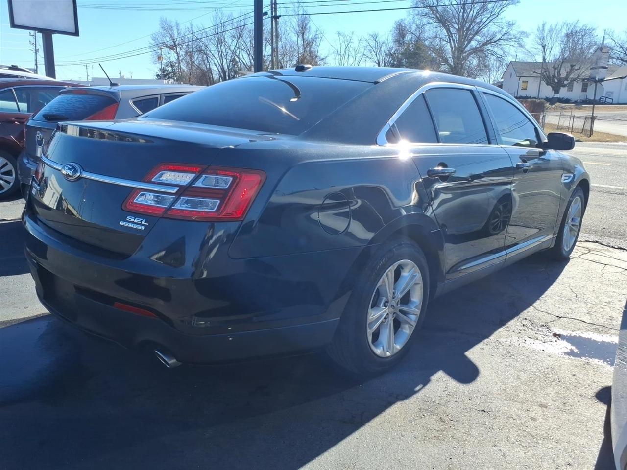 Ford Taurus SEL 4D Sedan 2013