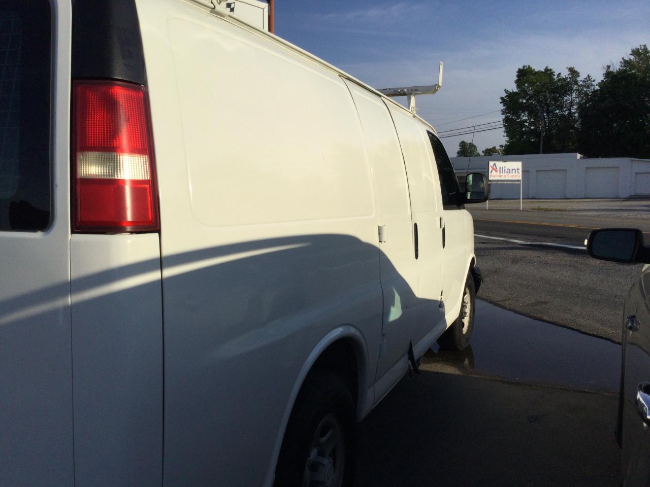 Chevrolet Express Cargo Van  2008
