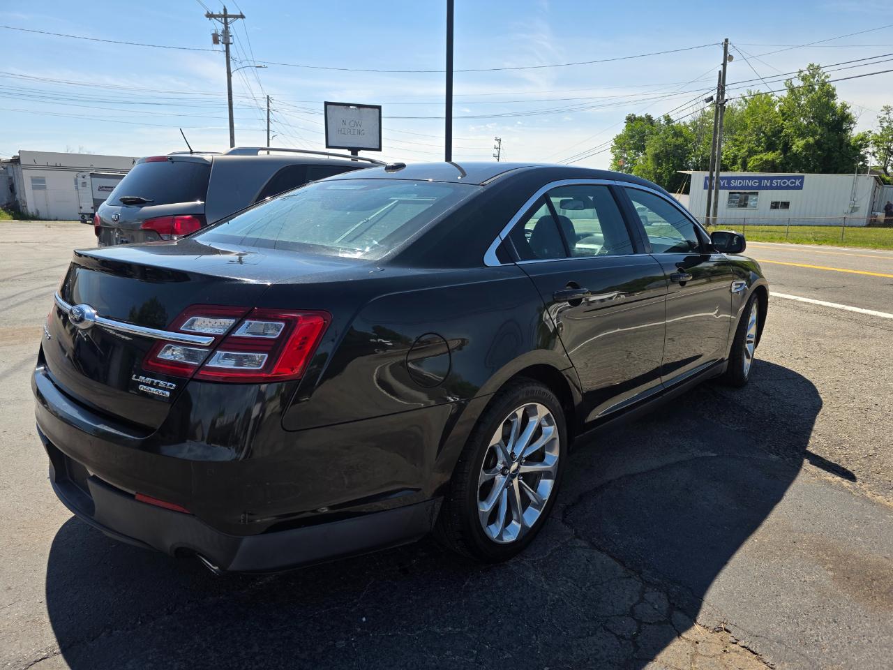 Ford Taurus 4dr Sdn Limited FWD 2014