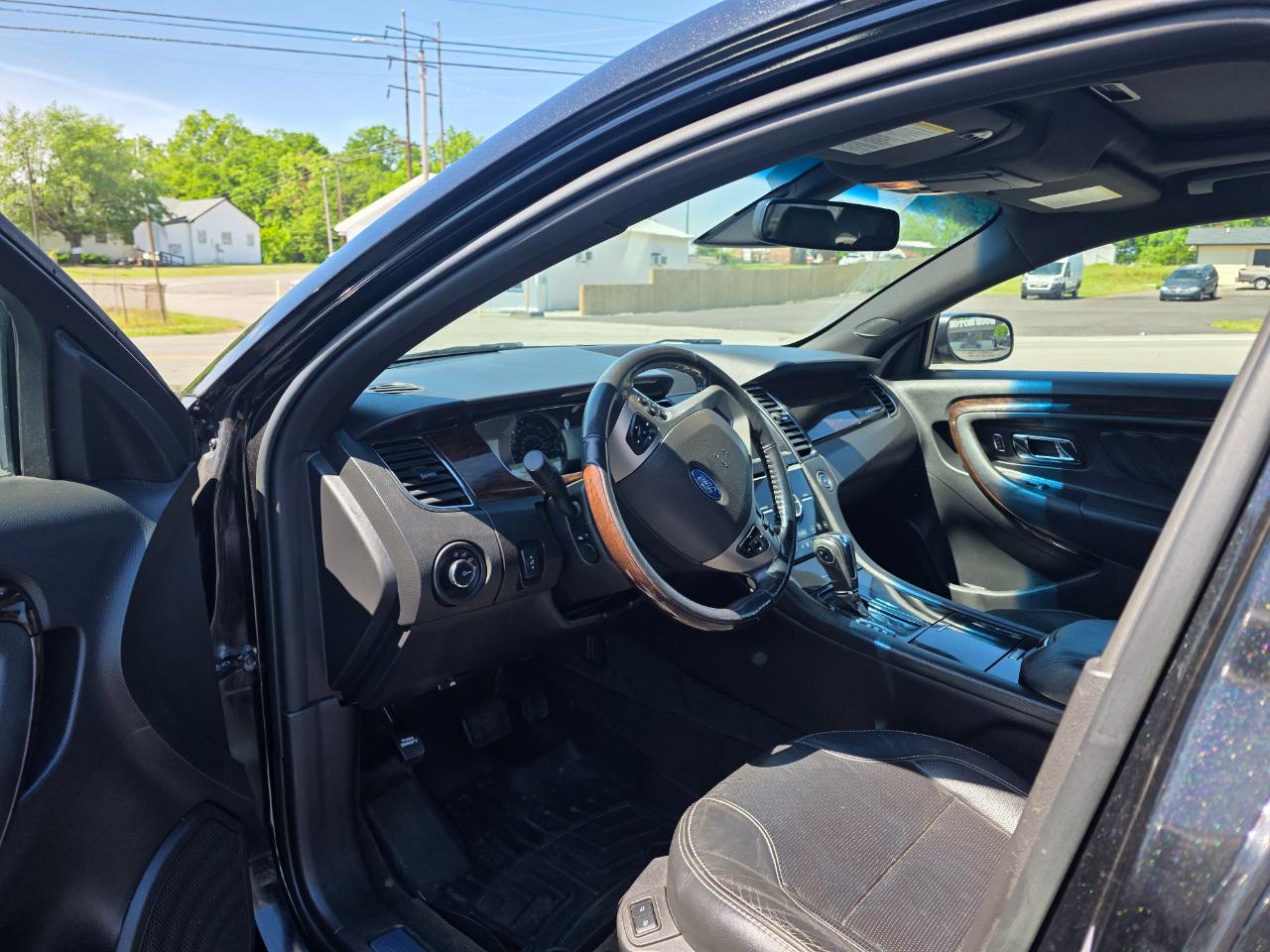 Ford Taurus 4dr Sdn Limited FWD 2014