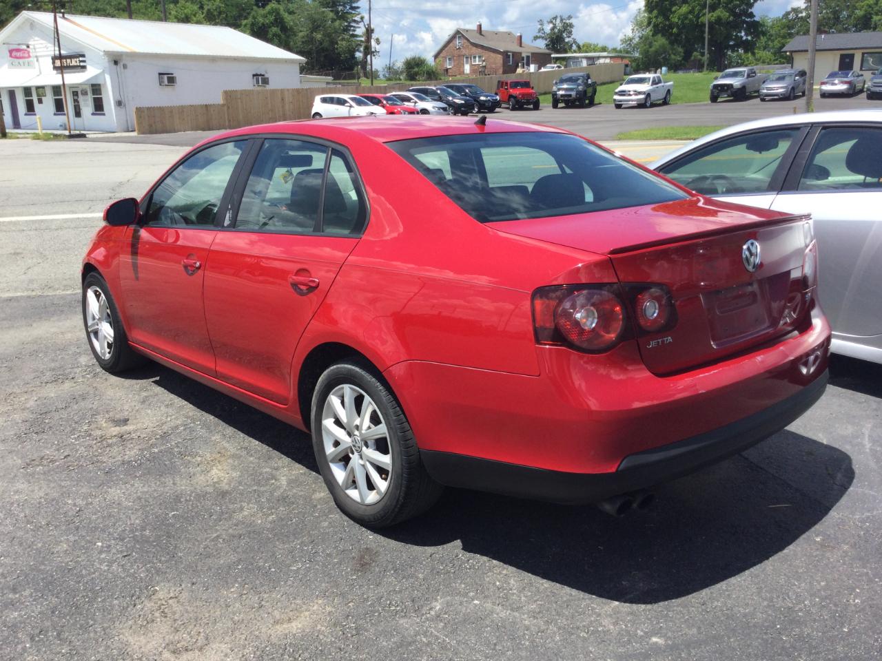 Volkswagen Jetta Sedan  2010