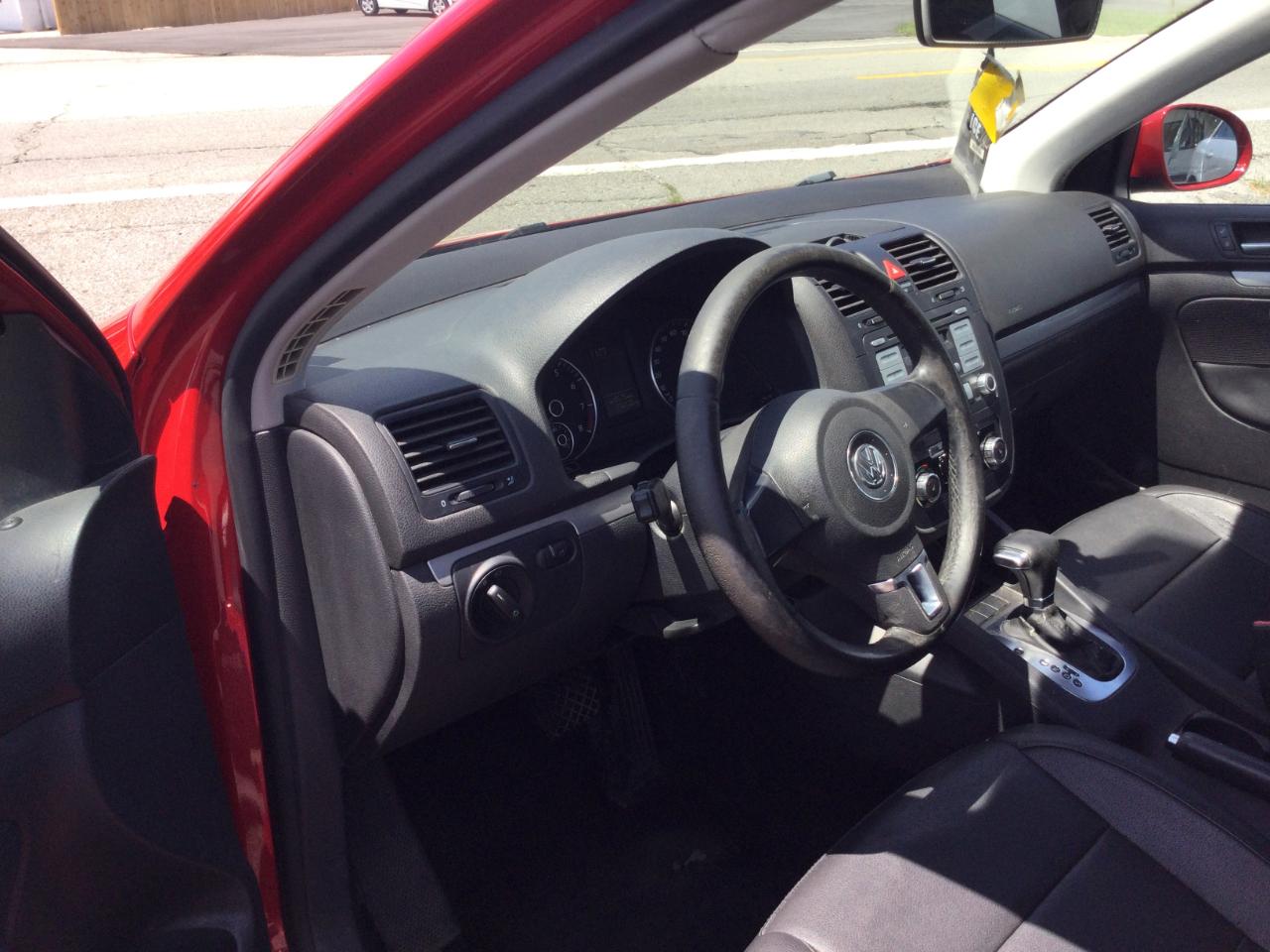 Volkswagen Jetta Sedan  2010