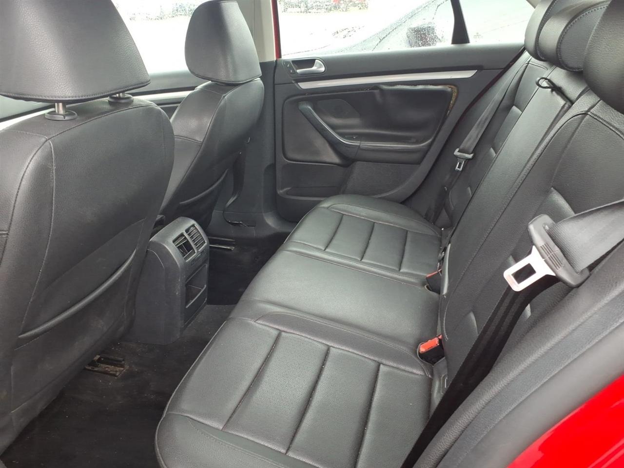 Volkswagen Jetta Sedan  2010