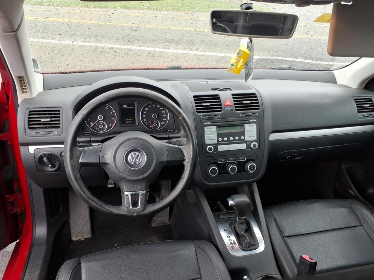 Volkswagen Jetta Sedan  2010
