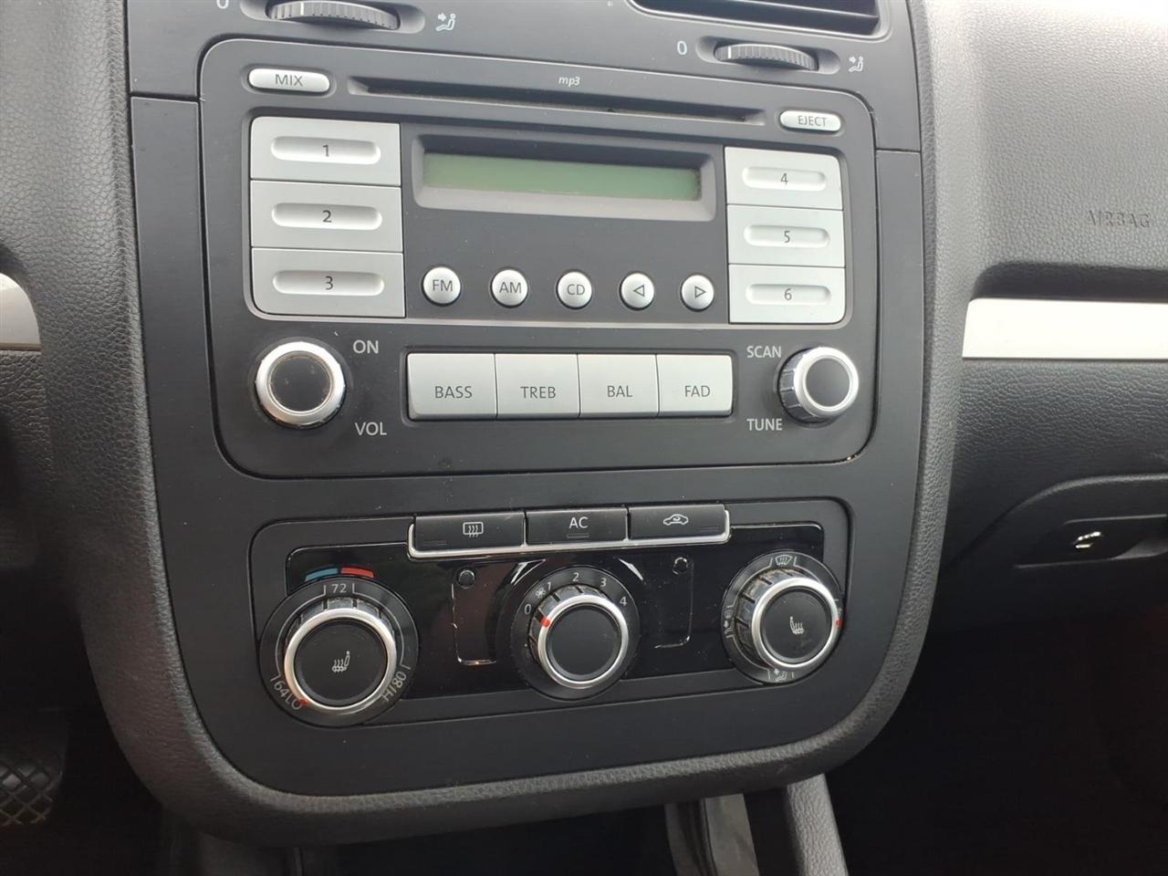 Volkswagen Jetta Sedan  2010