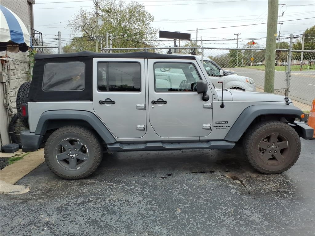 2015 Jeep Wrangler Unlimited photo 2