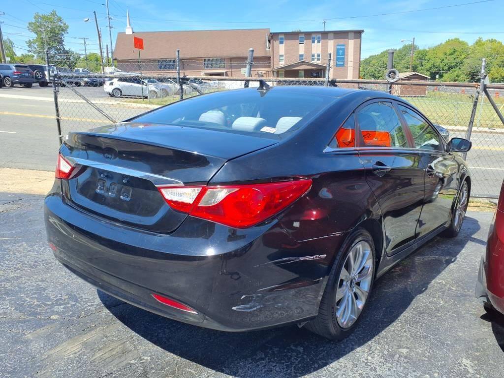 Hyundai Sonata 4dr Sdn 2.4L Auto GLS 2011